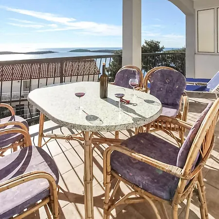Lejlighed Amazing In Hvar With House Sea View